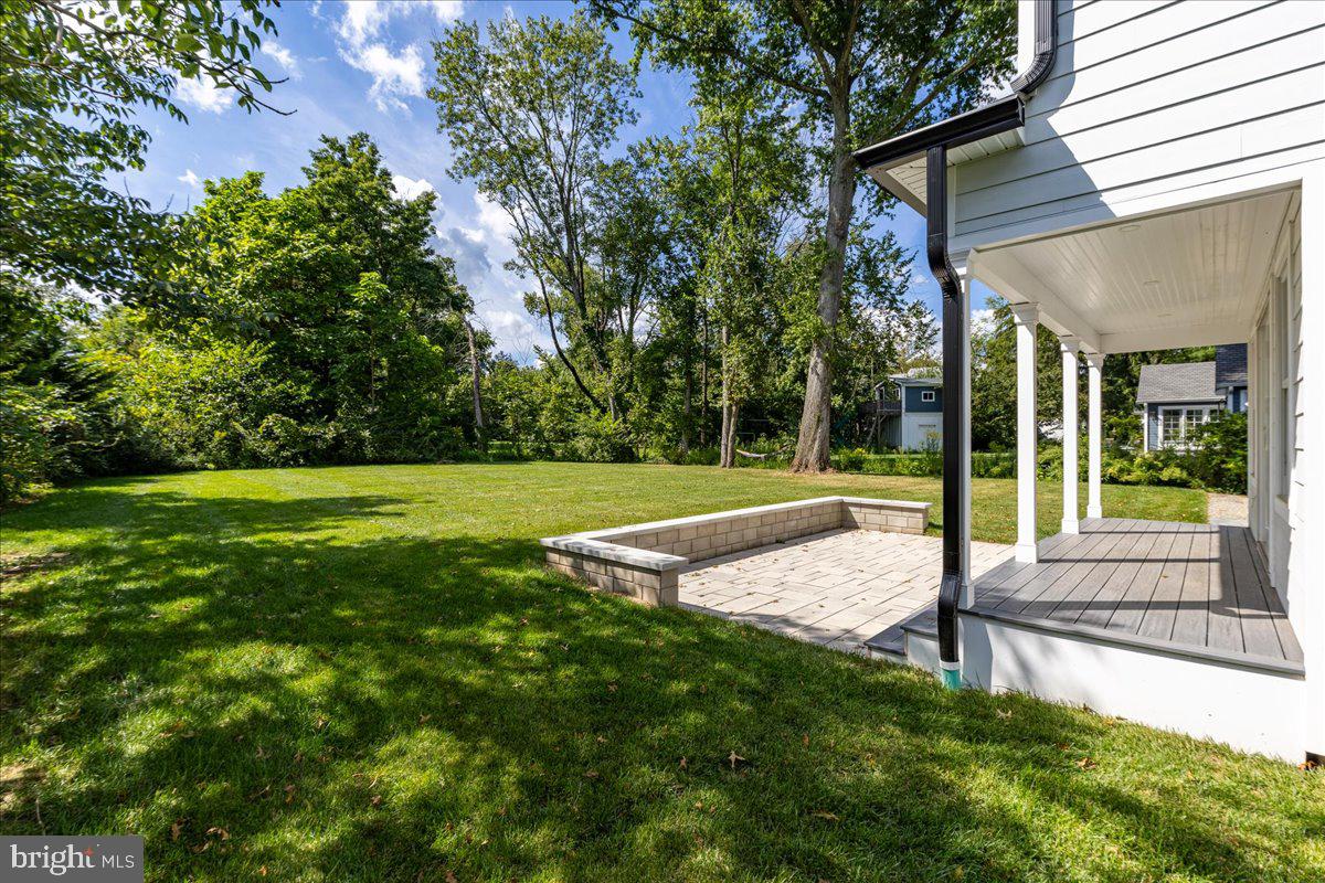 24 Dempsey AVENUE