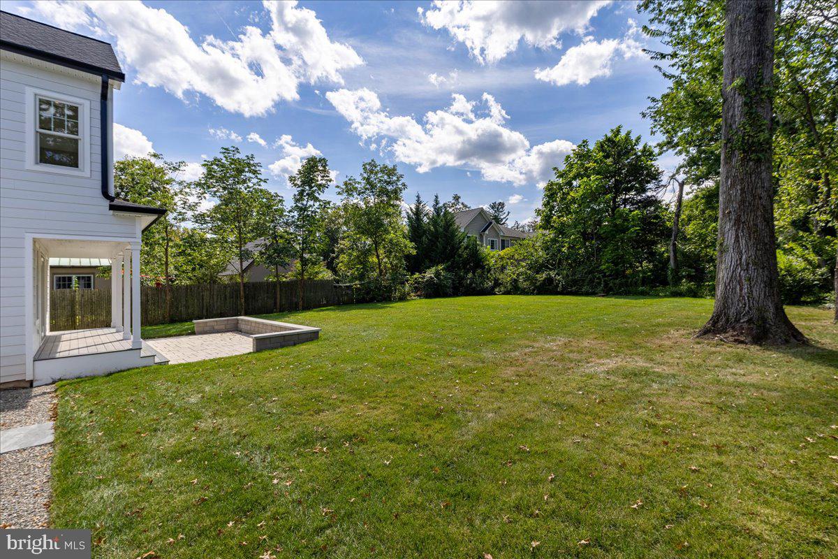 24 Dempsey AVENUE