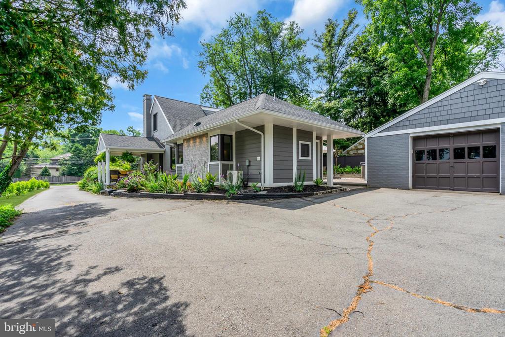 828 Princeton Kingston Rd