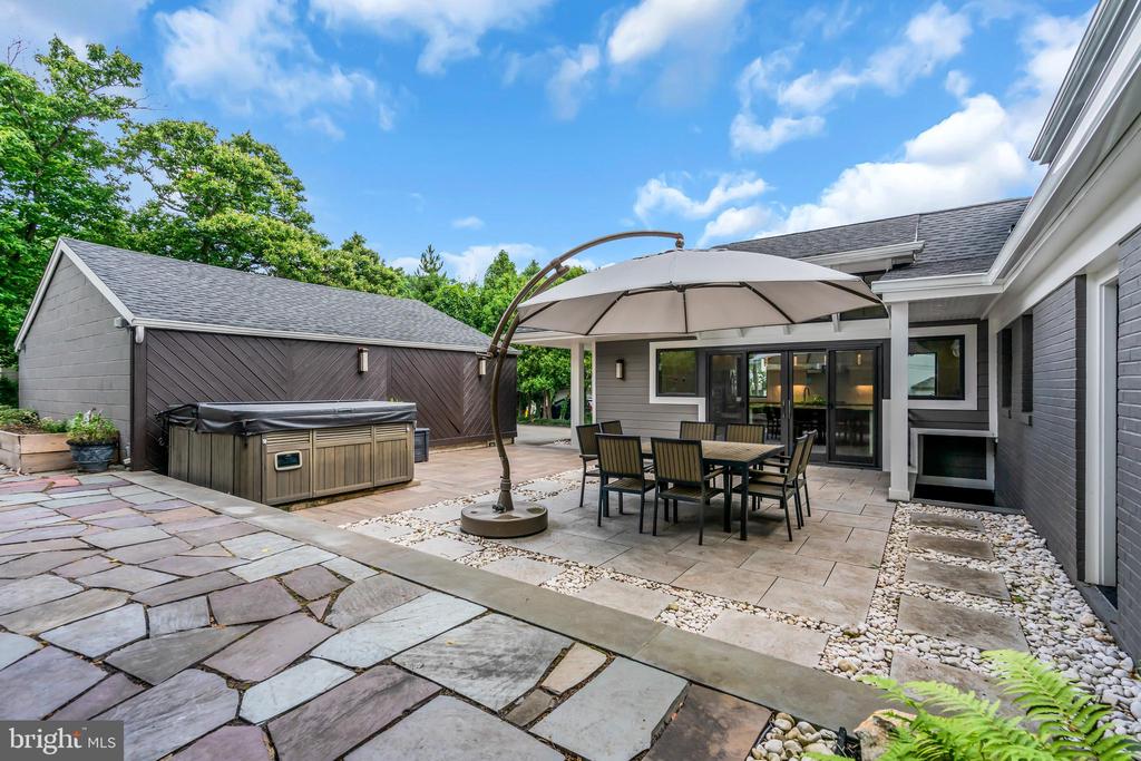 828 Princeton Kingston Rd