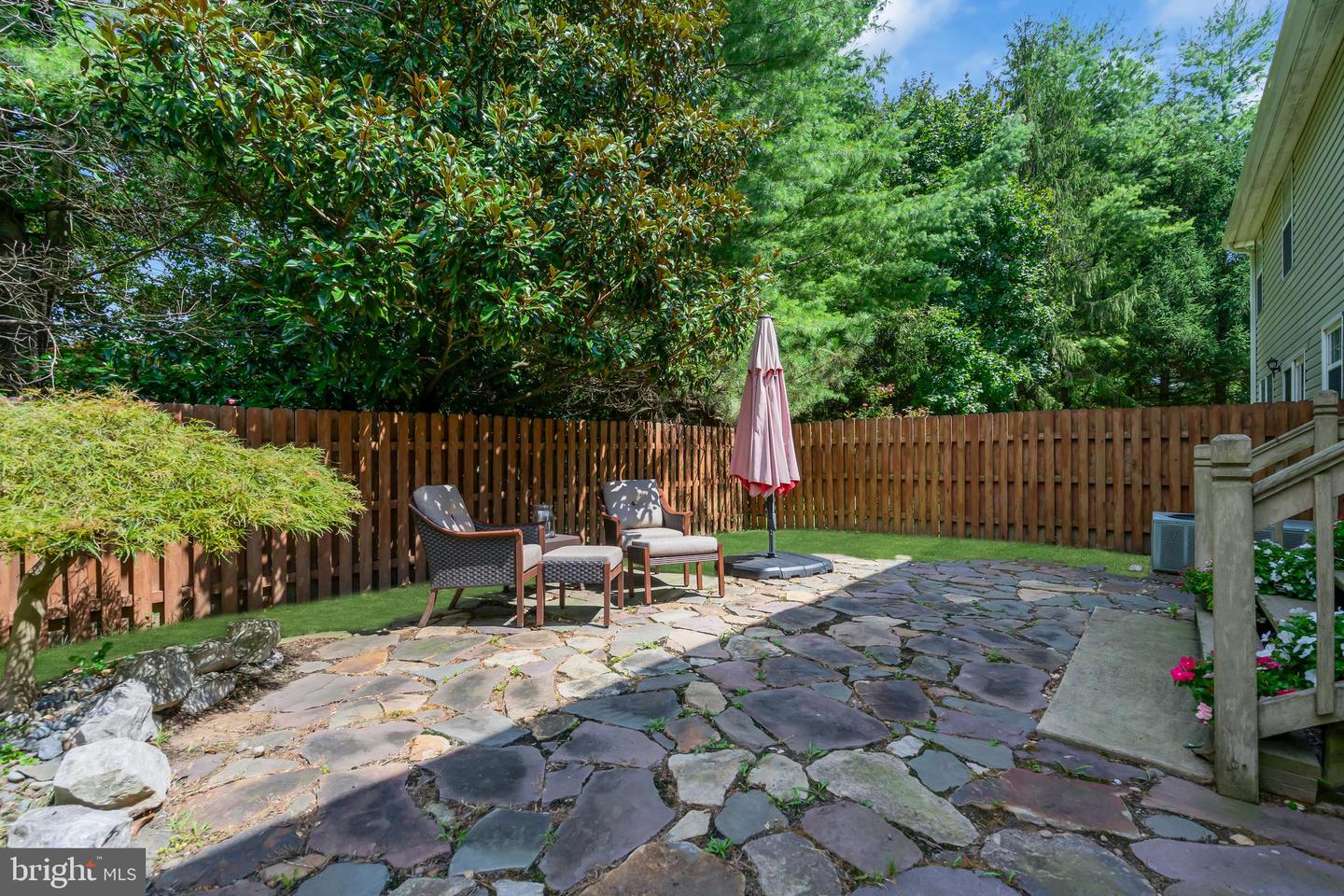 4 Barnsdale Dr