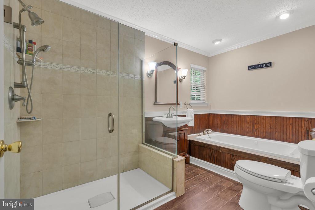 4 Barnsdale Dr