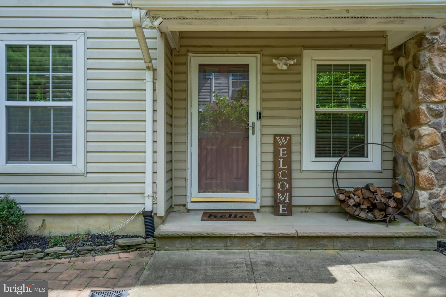 4 Barnsdale Dr