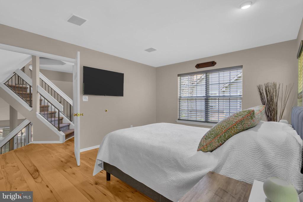 4 Barnsdale Dr