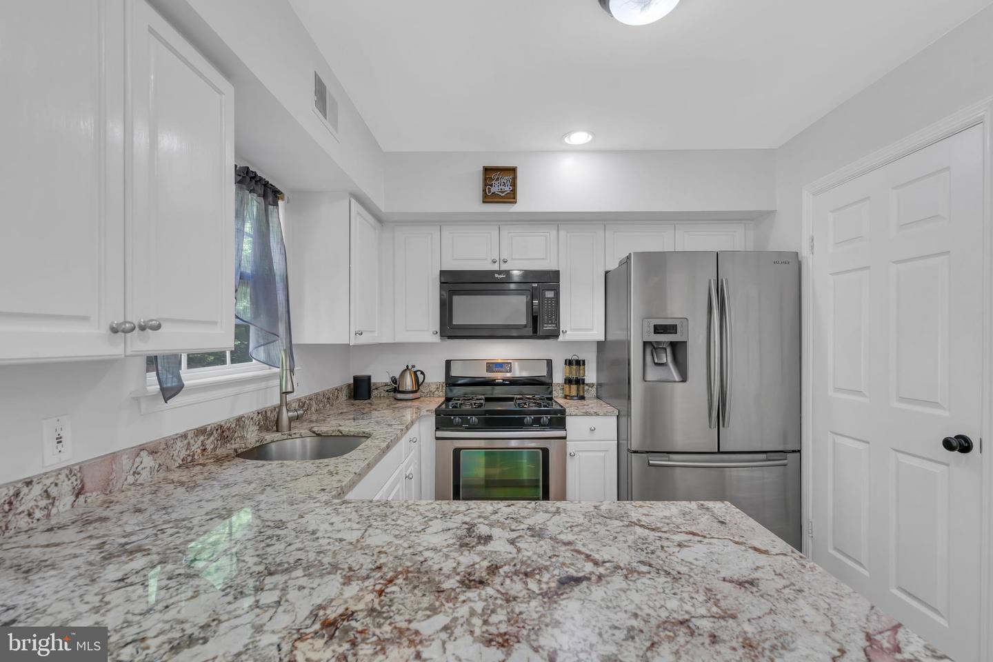 4 Barnsdale Dr