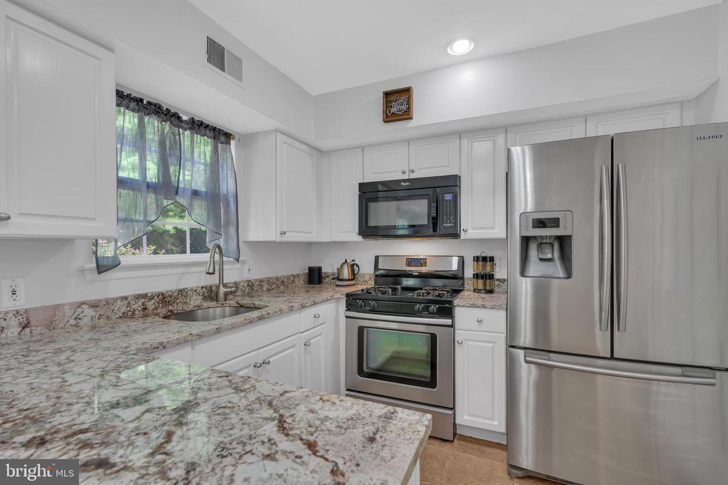 4 Barnsdale Dr