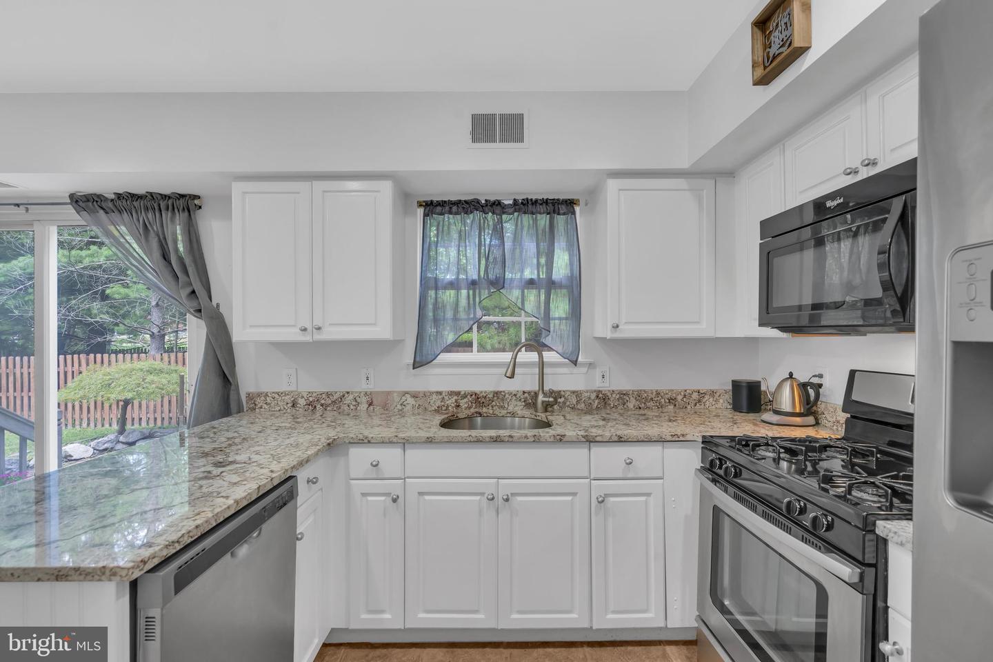 4 Barnsdale Dr