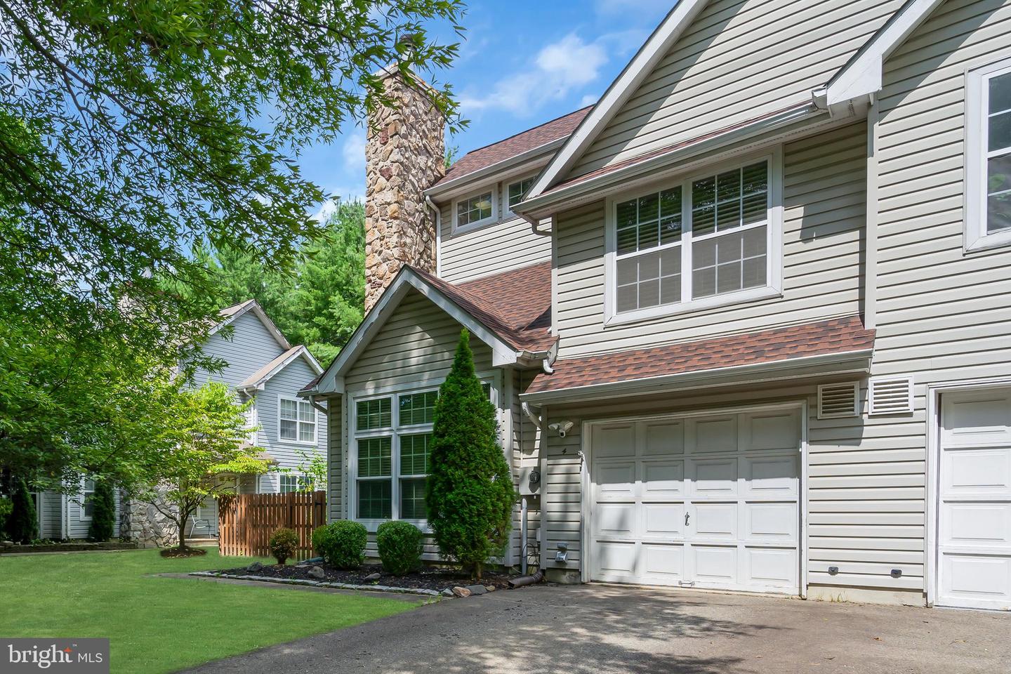 4 Barnsdale Dr