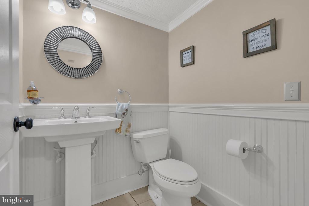 4 Barnsdale Dr
