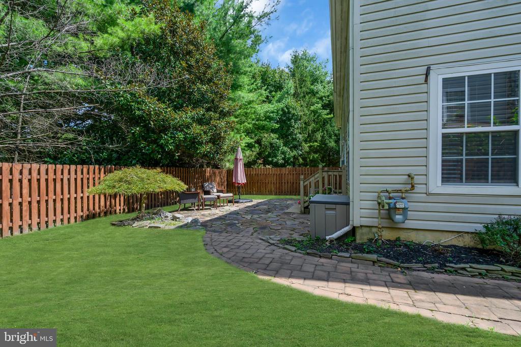 4 Barnsdale Dr