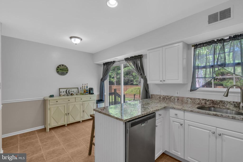4 Barnsdale Dr