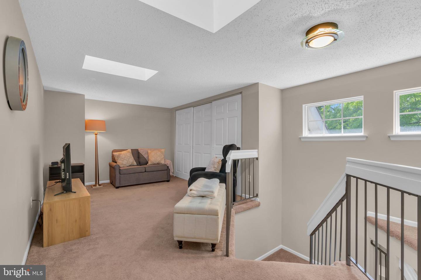 4 Barnsdale Dr