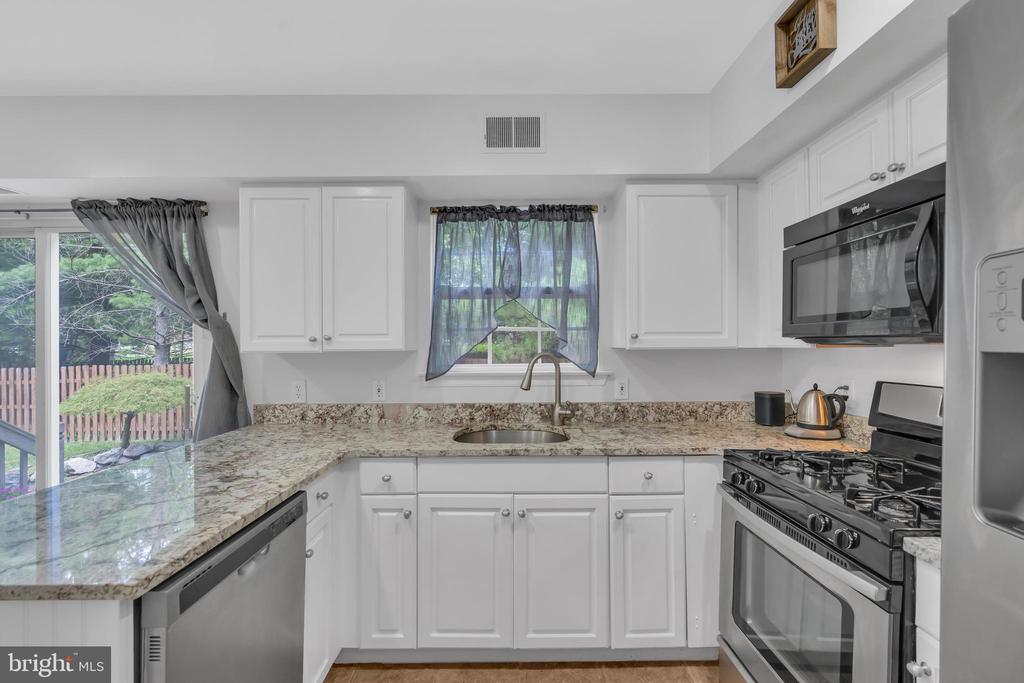 4 Barnsdale Dr