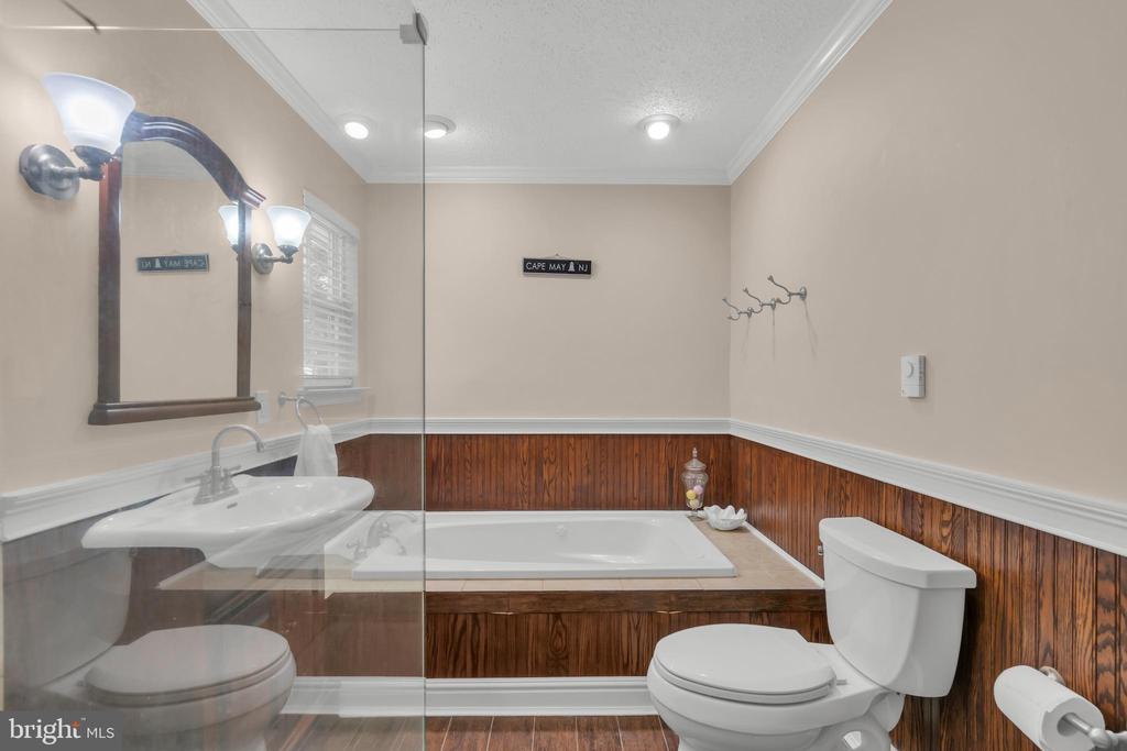 4 Barnsdale Dr