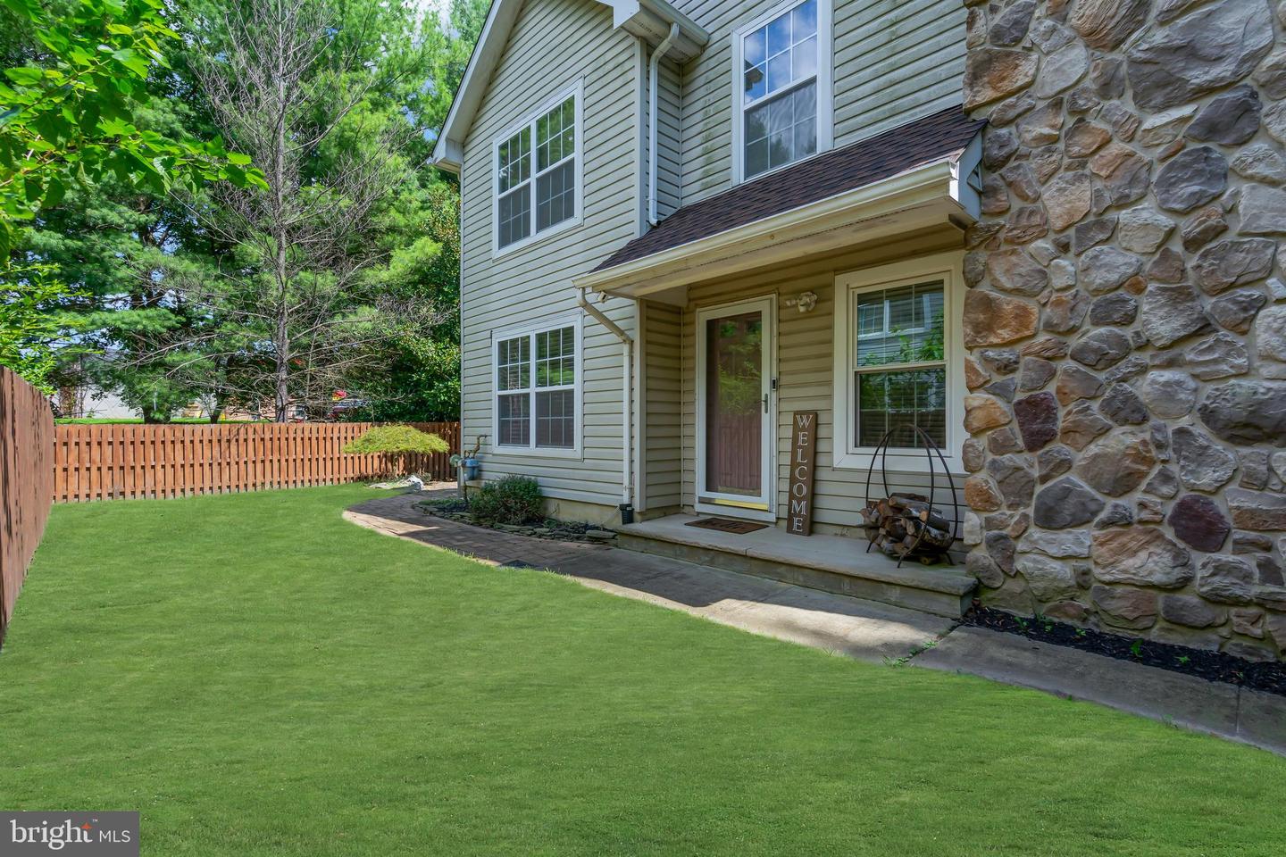 4 Barnsdale Dr