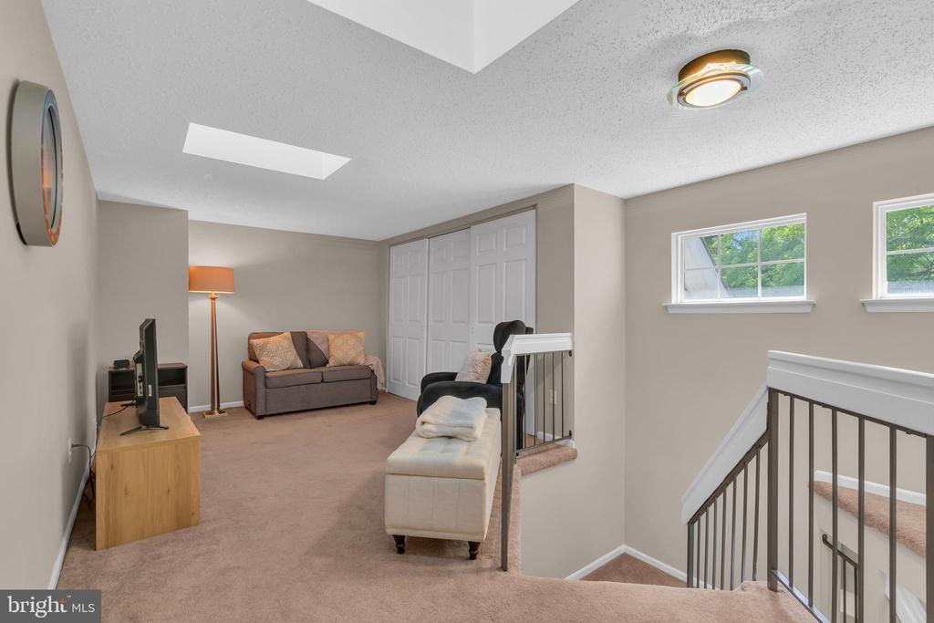 4 Barnsdale Dr