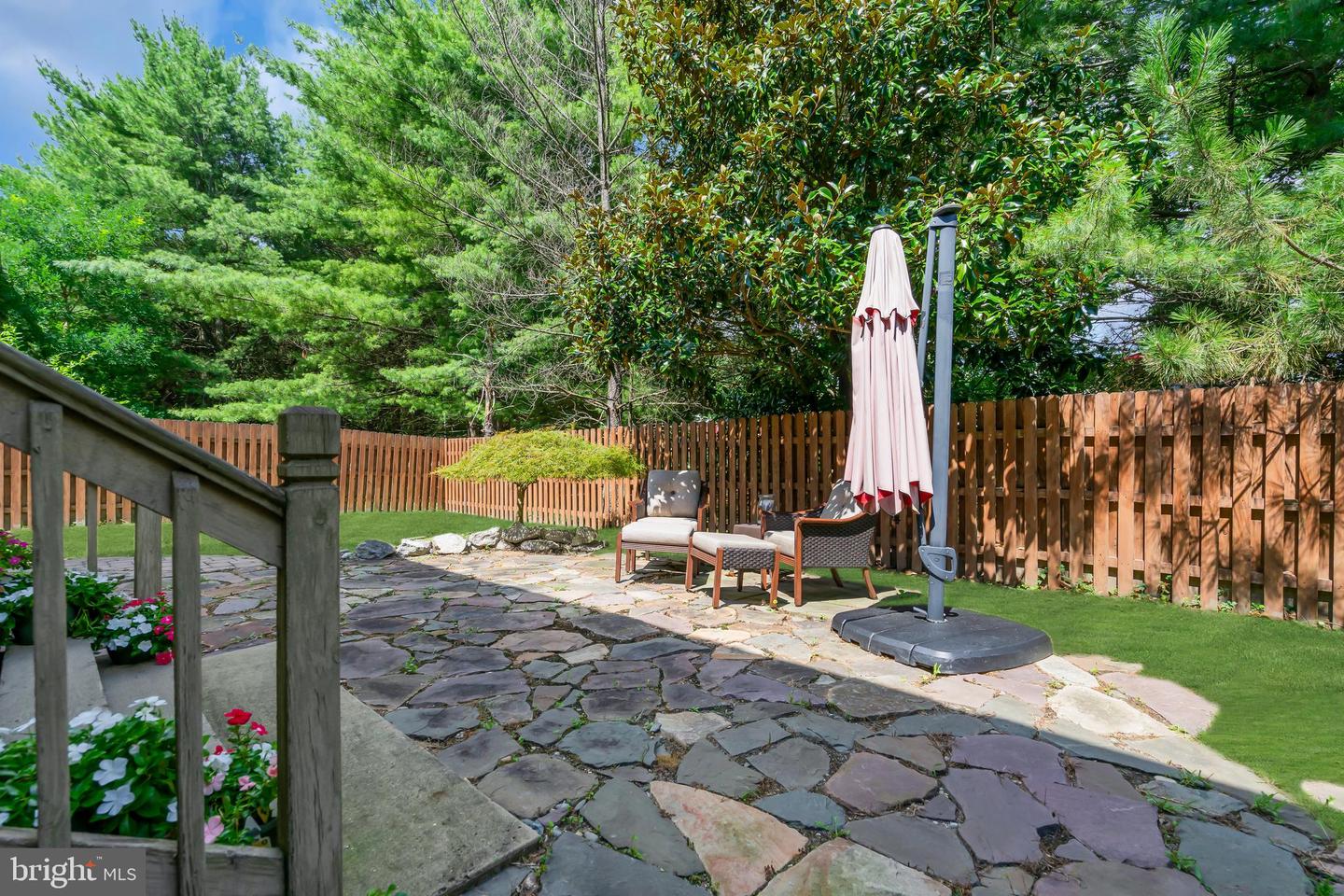 4 Barnsdale Dr