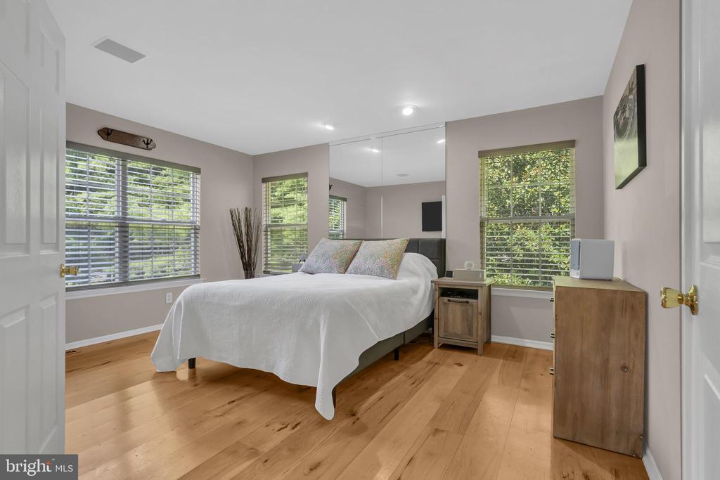 4 Barnsdale Dr