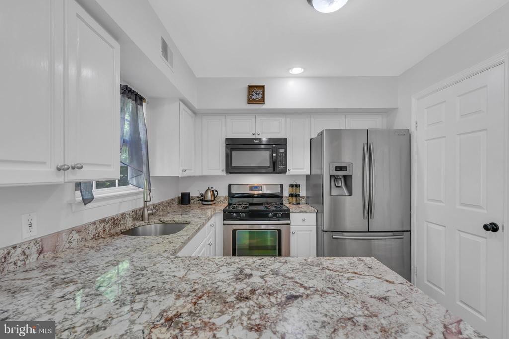 4 Barnsdale Dr