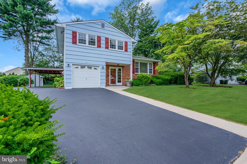 11 Tanglewood Dr