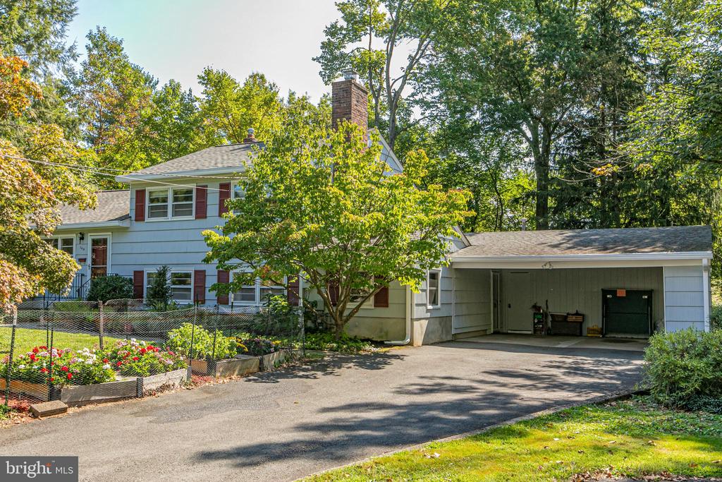 145 Hickory Ct