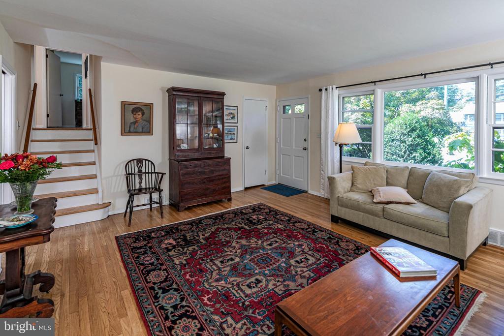 145 Hickory Ct