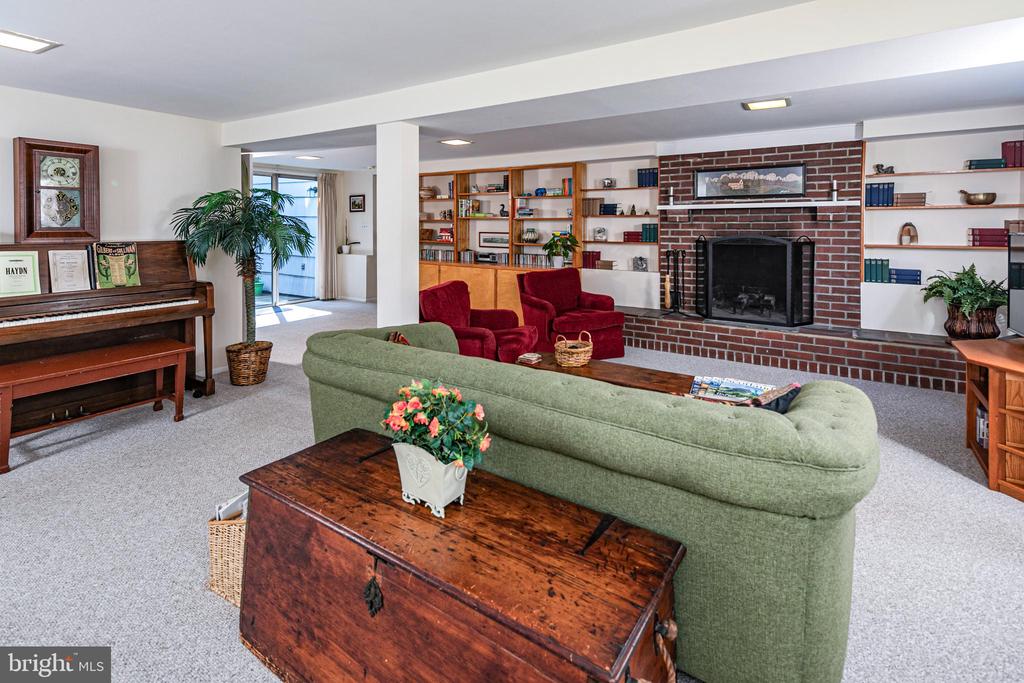 145 Hickory Ct