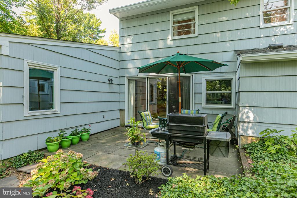 145 Hickory Ct