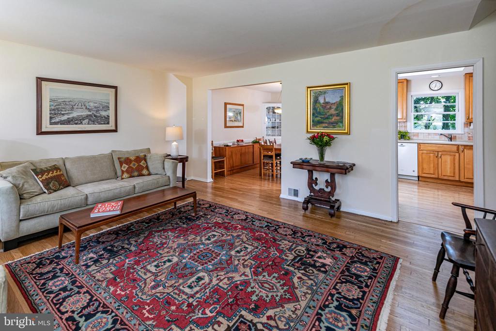 145 Hickory Ct