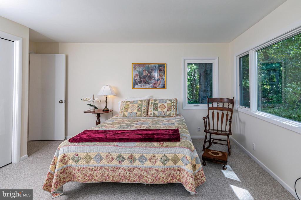 145 Hickory Ct