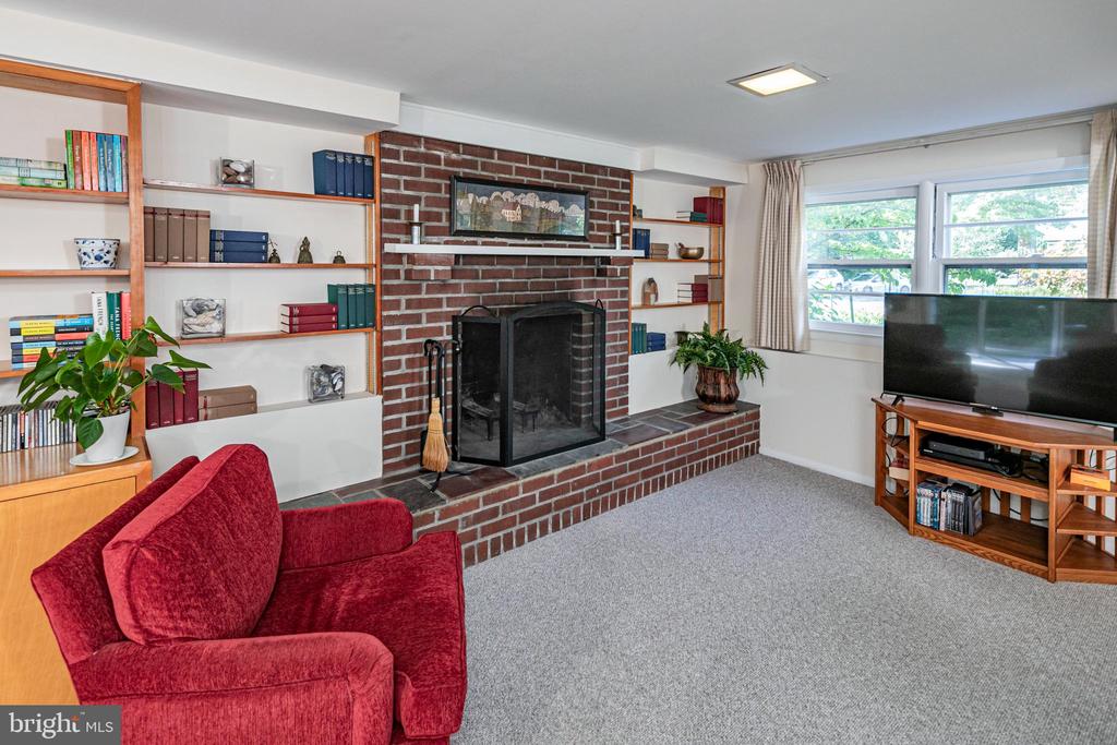 145 Hickory Ct