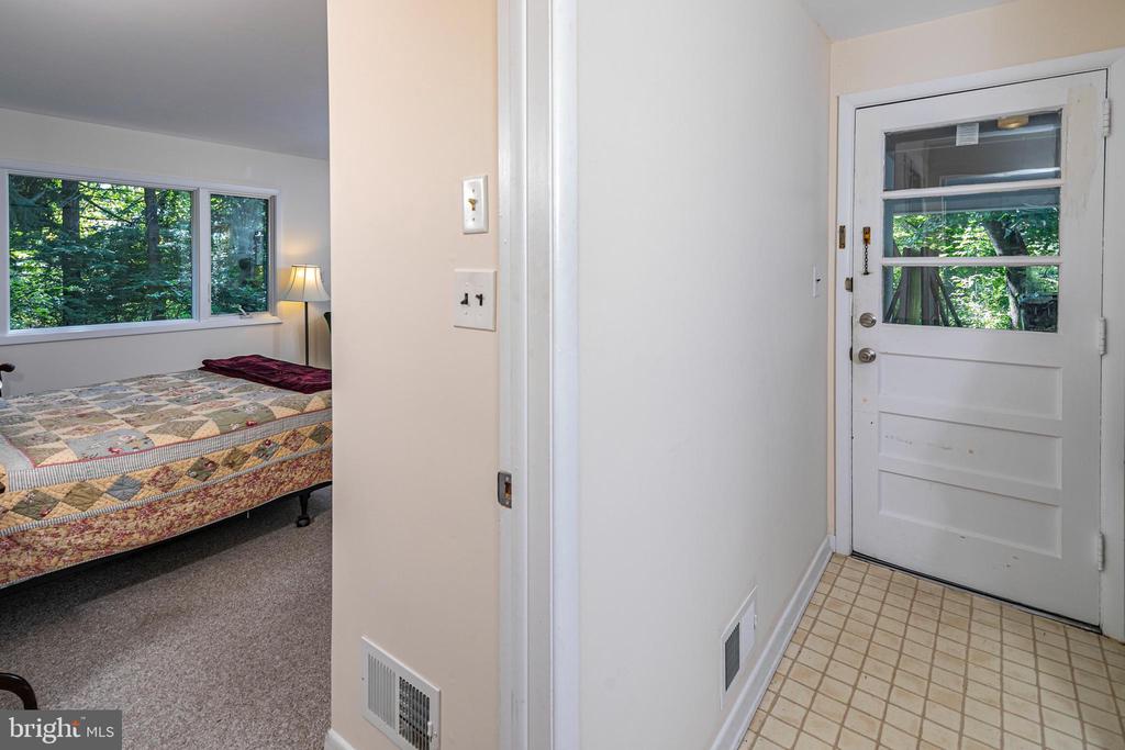 145 Hickory Ct