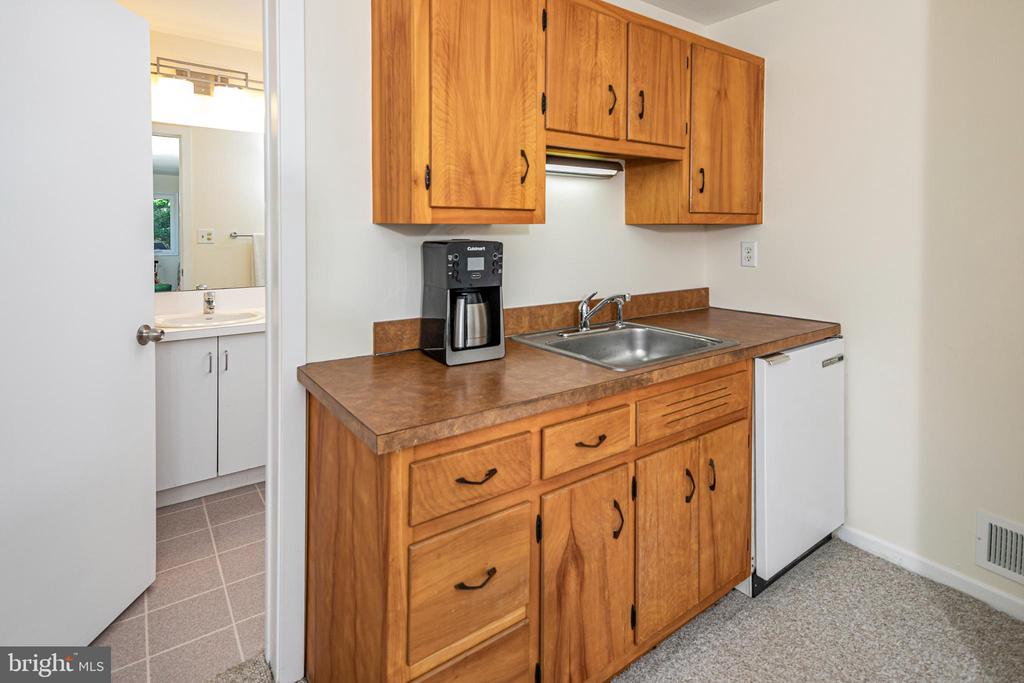 145 Hickory Ct
