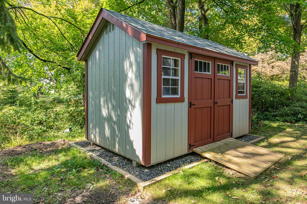 145 Hickory Ct