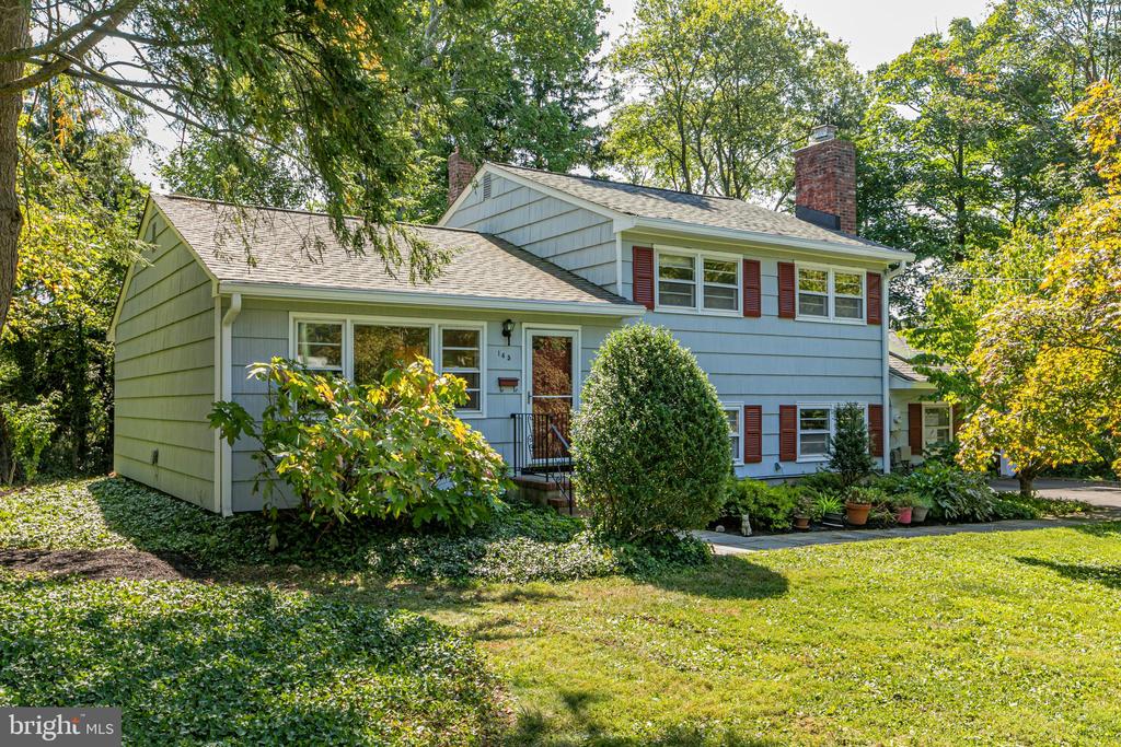 145 Hickory Ct