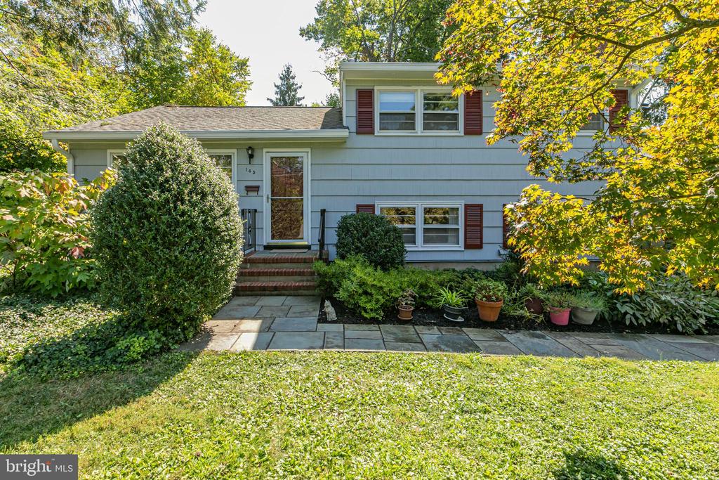 145 Hickory Ct