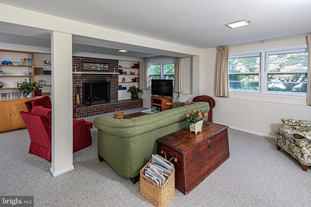 145 Hickory Ct