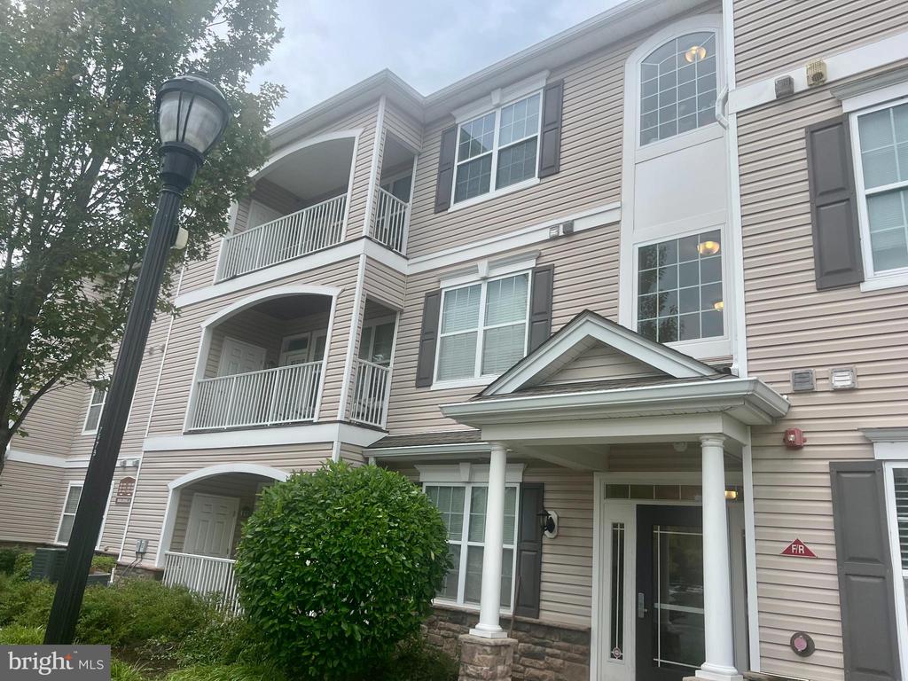 435 TIMBERLAKE DR