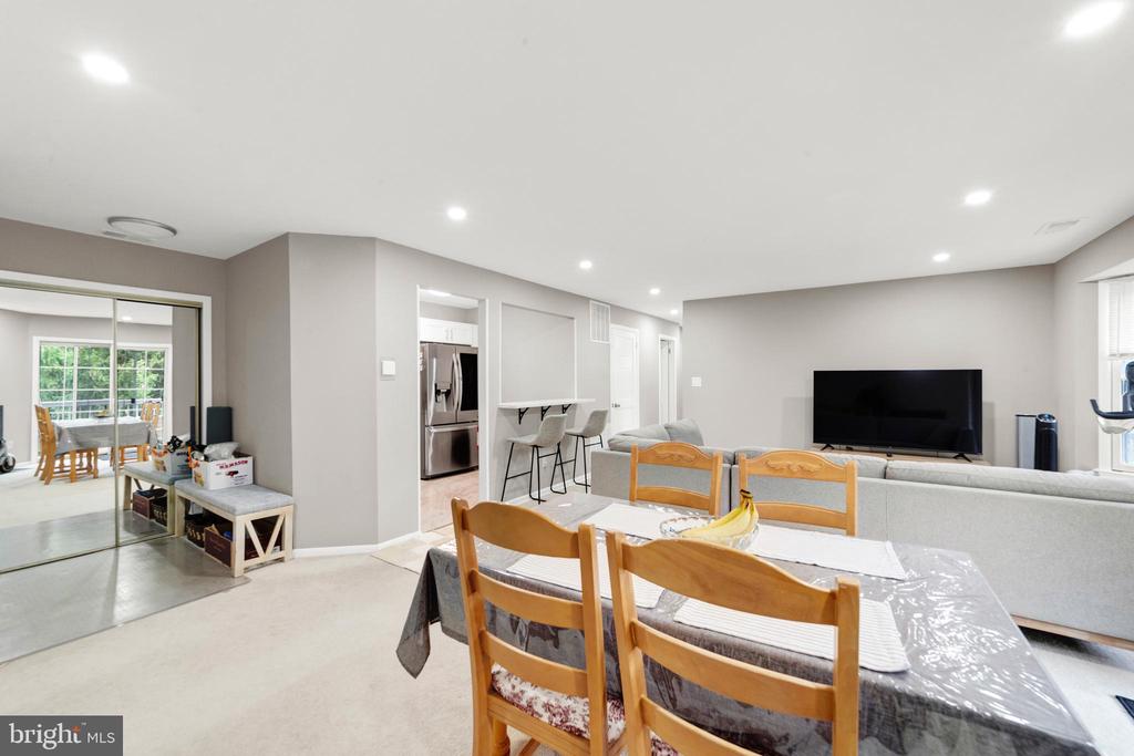 206 SALEM COURT 6