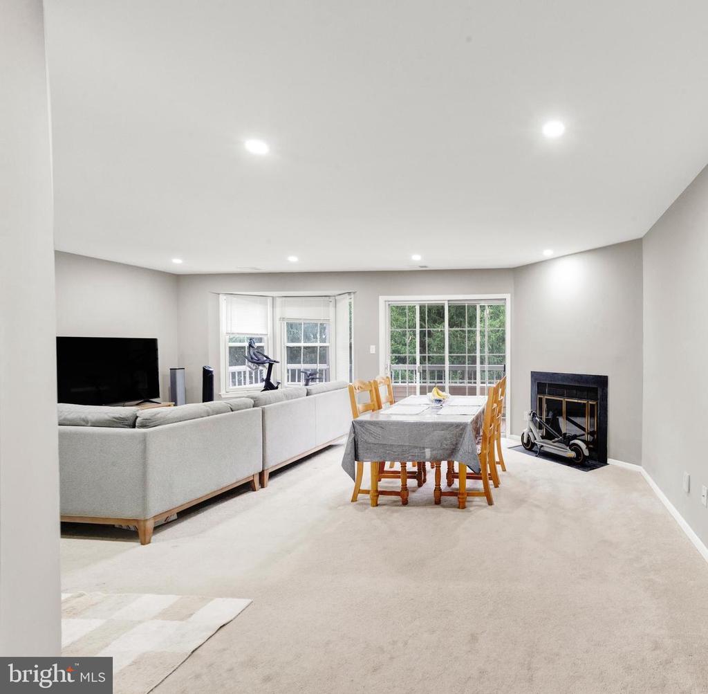 206 SALEM COURT 6