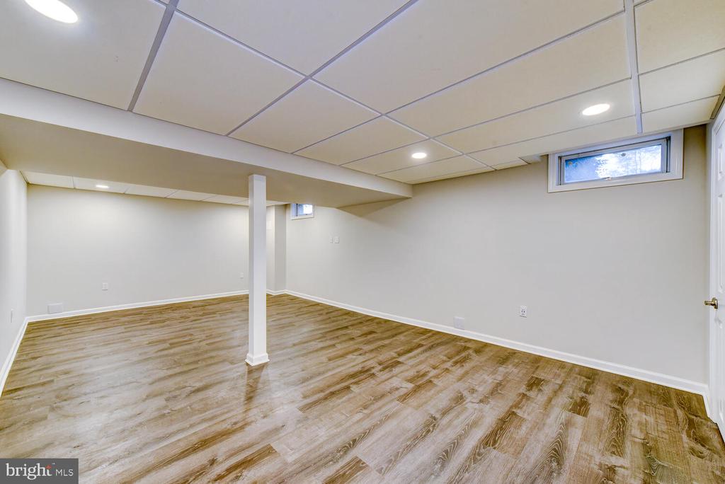 6 COVENTRY CIRCLE