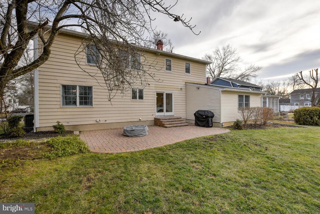 6 COVENTRY CIRCLE