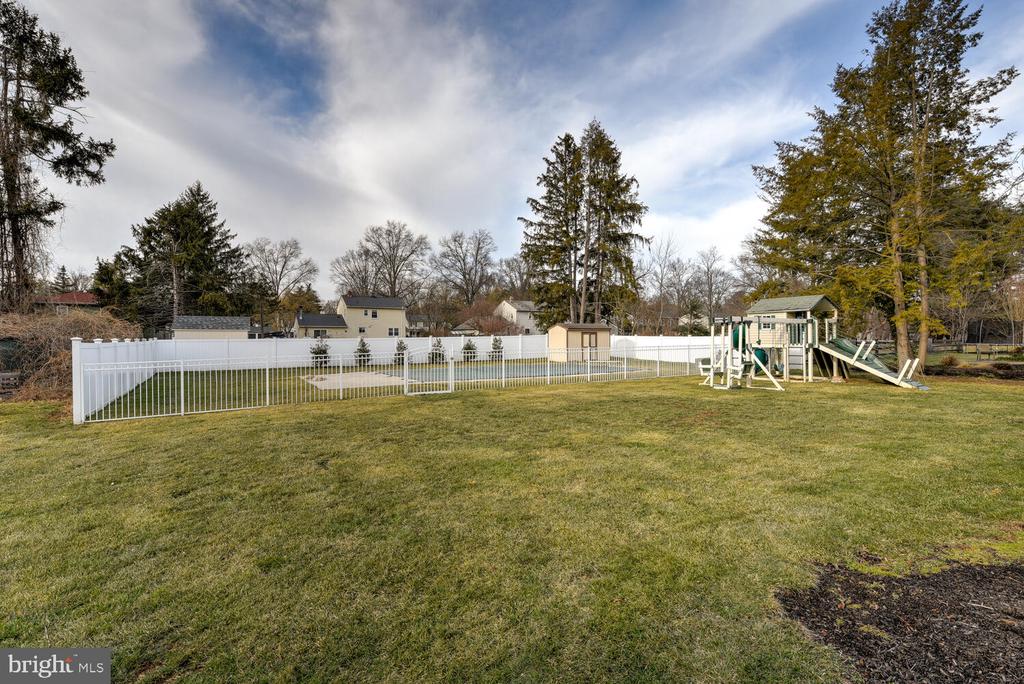 6 COVENTRY CIRCLE
