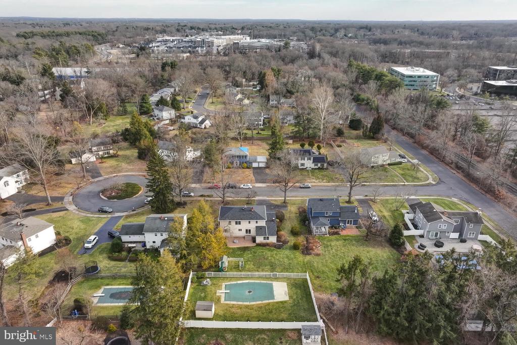 6 COVENTRY CIRCLE