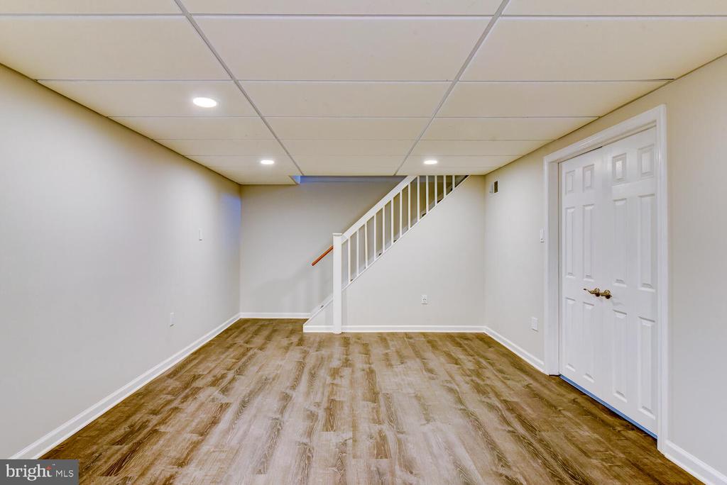 6 COVENTRY CIRCLE