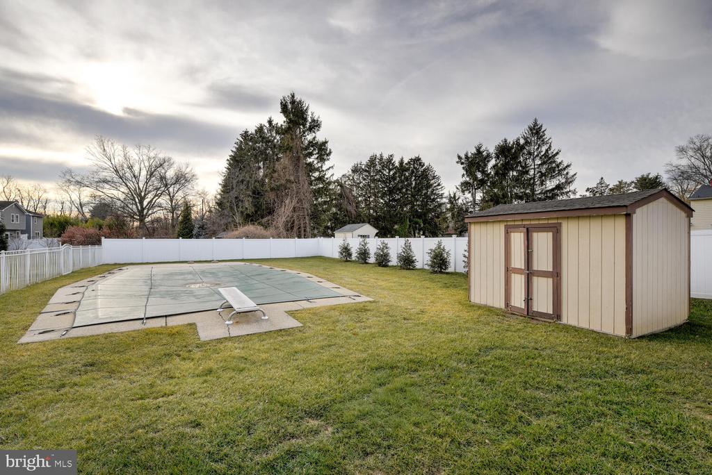 6 COVENTRY CIRCLE
