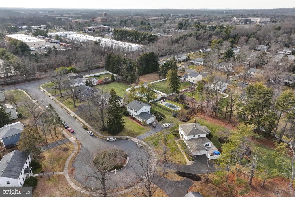 6 COVENTRY CIRCLE