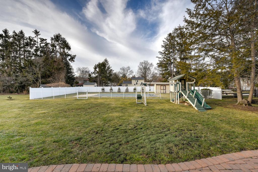 6 COVENTRY CIRCLE