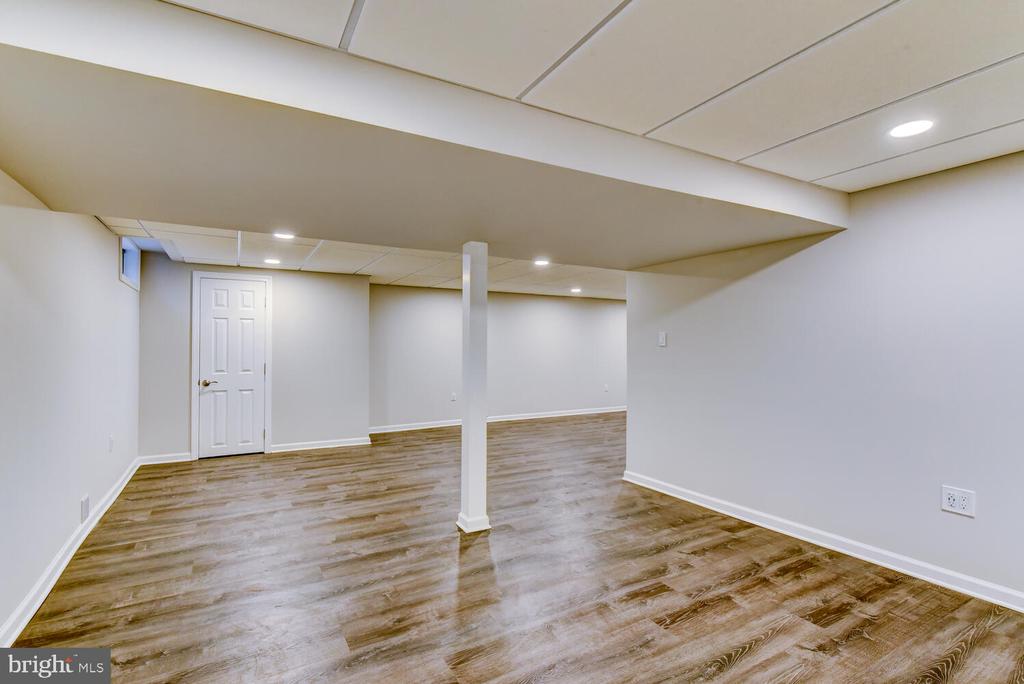 6 COVENTRY CIRCLE