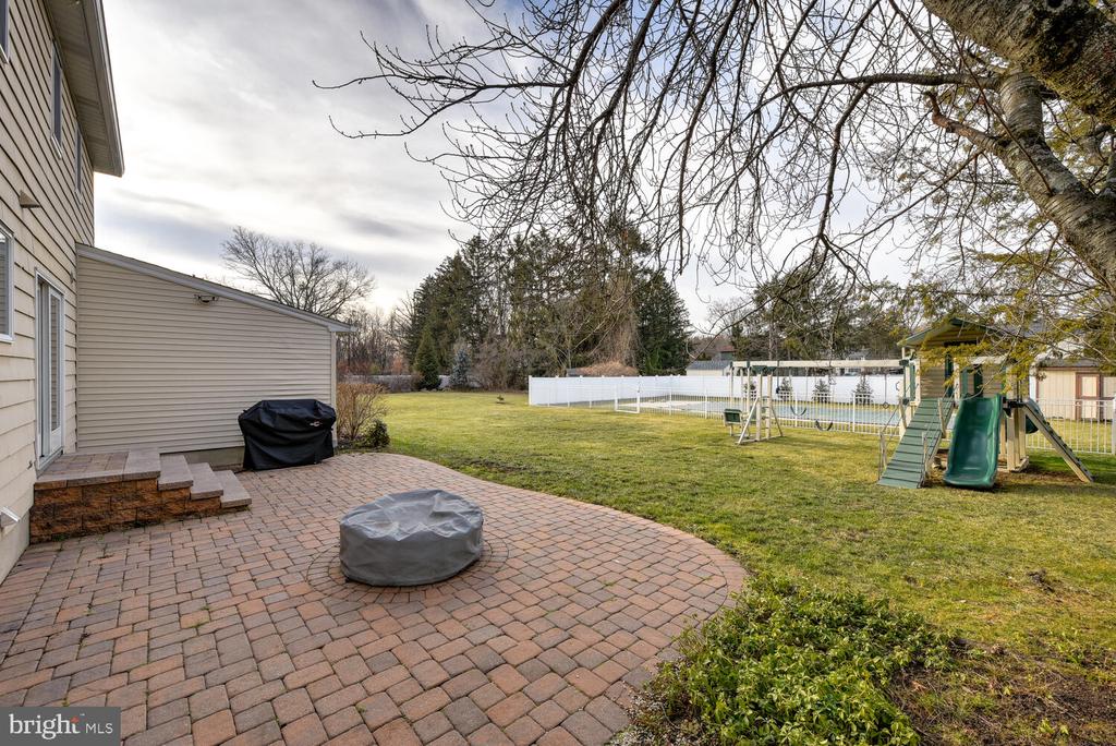 6 COVENTRY CIRCLE